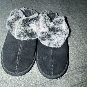 Target Black Faux Fur Lined Women’s Slippers